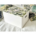 Skrzynka drewniana z deklem 40x30x23 /3152.01.UV.XVII NADRUK ZIELONE LIŚCIE /SIGNAL WHITE