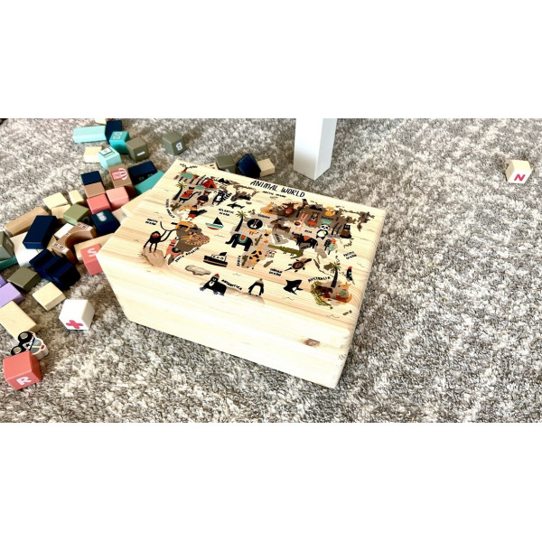 Skrzynka drewniana z deklem 30x20x13,5 /3150.UV.I NADRUK MAPA