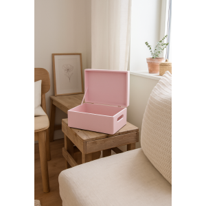 Różowa drewniana skrzynka dekoracyjna 30x20x13,5 cm z uchwytami – do przechowywania