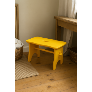 Żółty drewniany stołek dziecięcy 38x18x21 cm – stołeczek dla dziecka